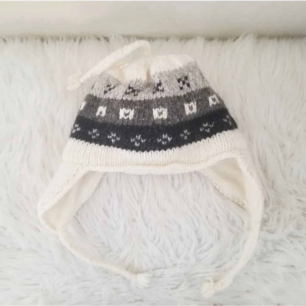 Casa De La Lana Child's wool hat. Wool blend
